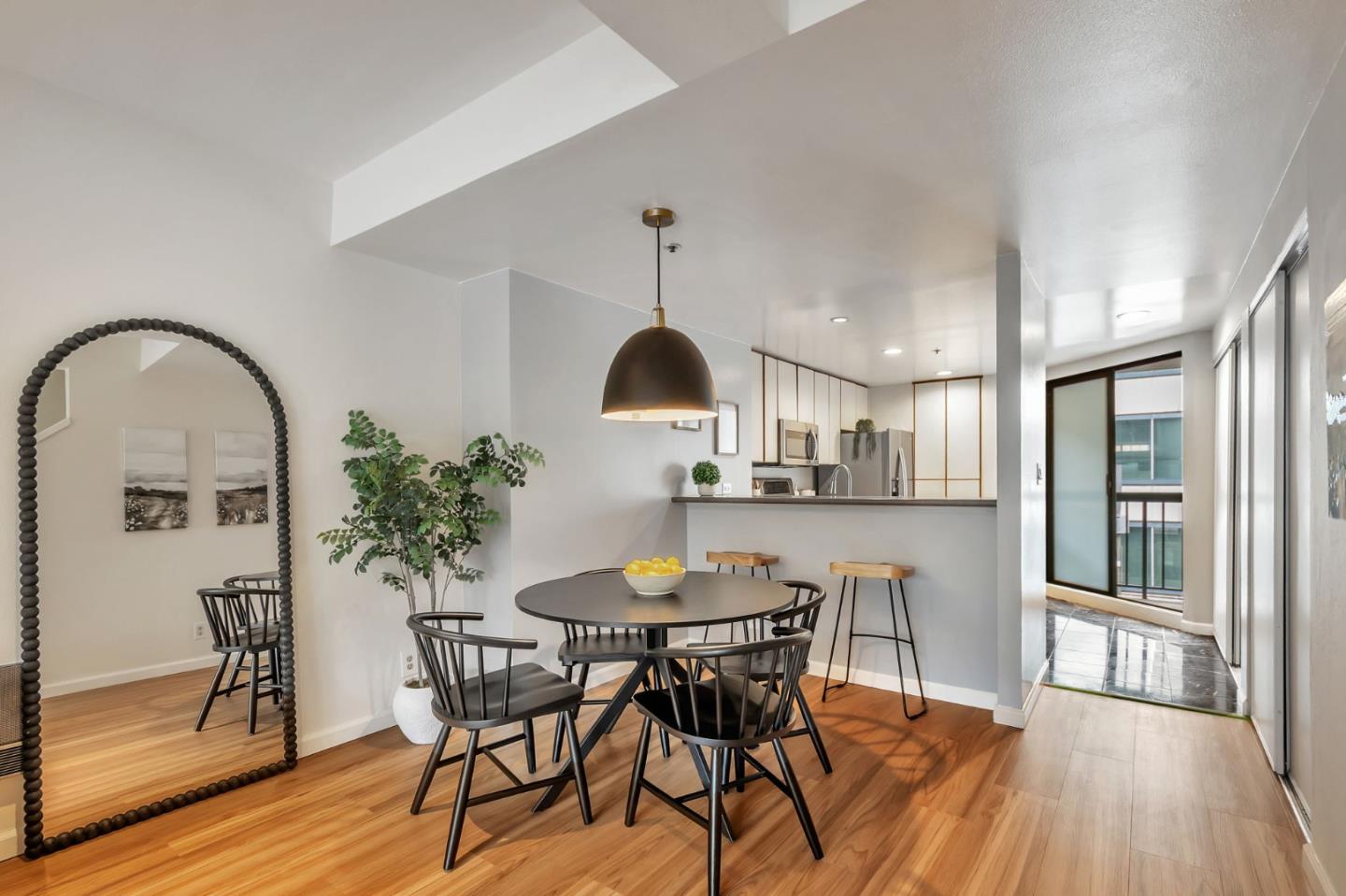 601 Van Ness AVE 26