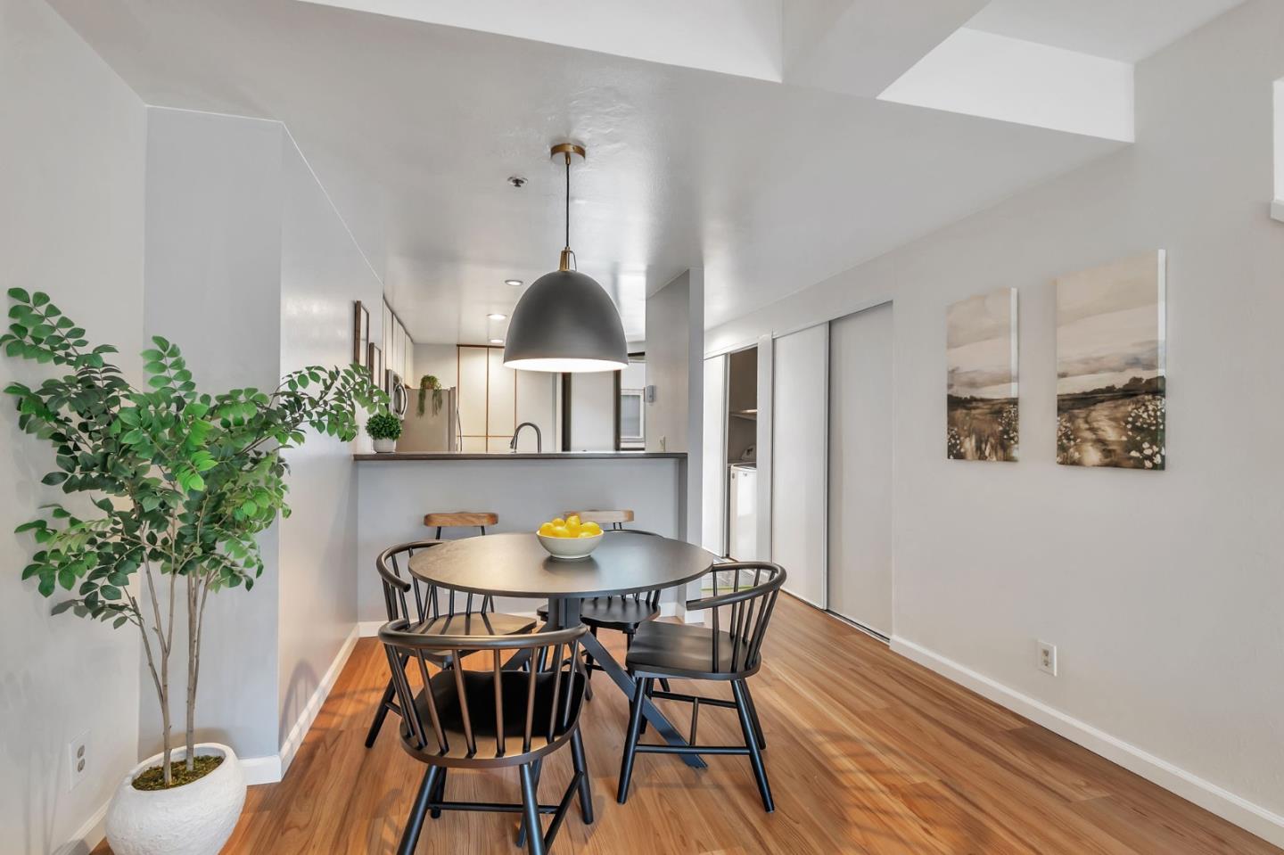 601 Van Ness AVE 26