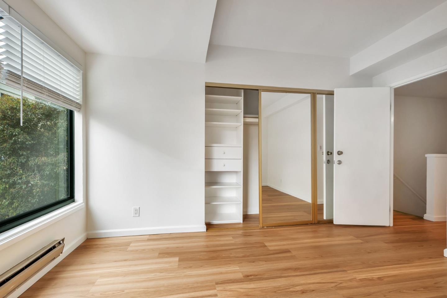 601 Van Ness AVE 26