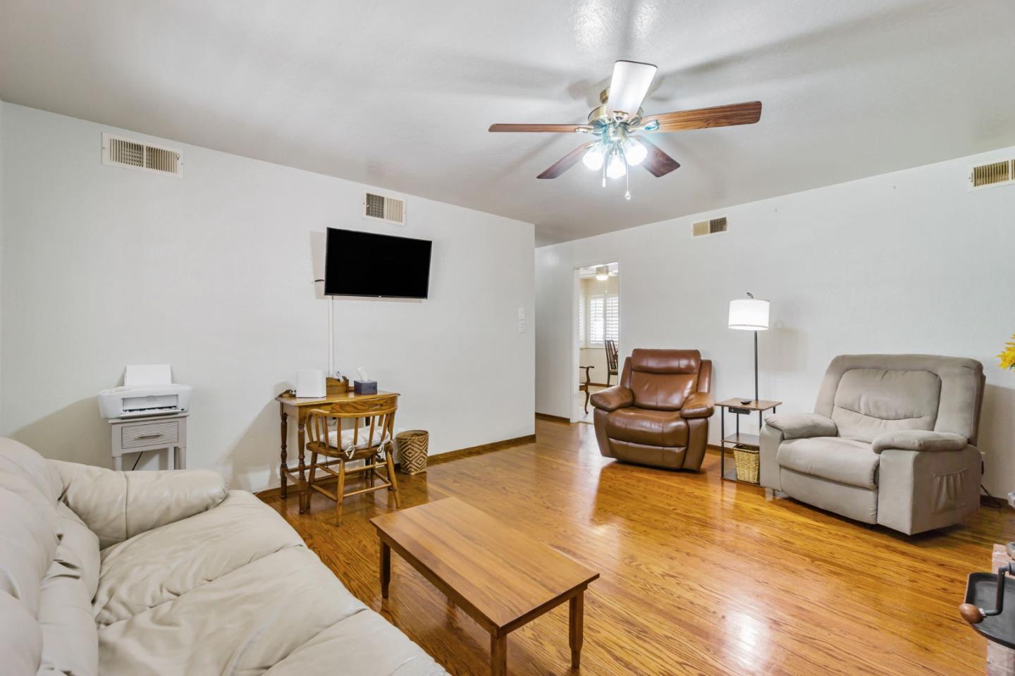 501 Lindley DR