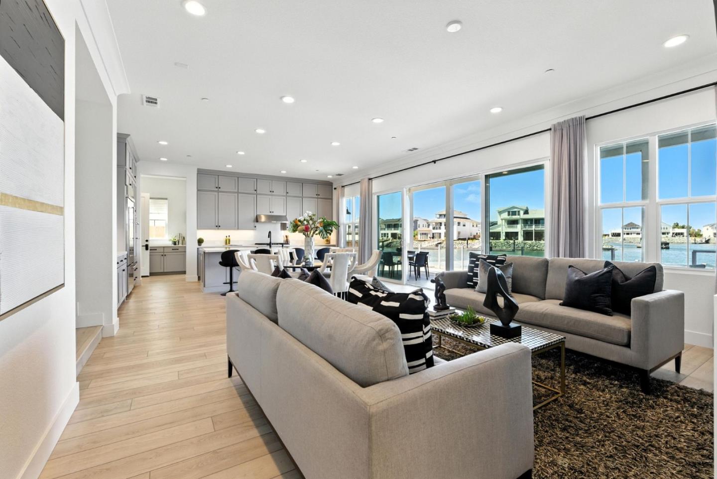467 Halcyon Place