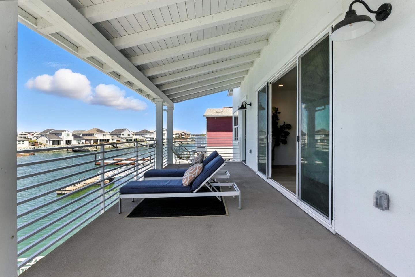 467 Halcyon Place