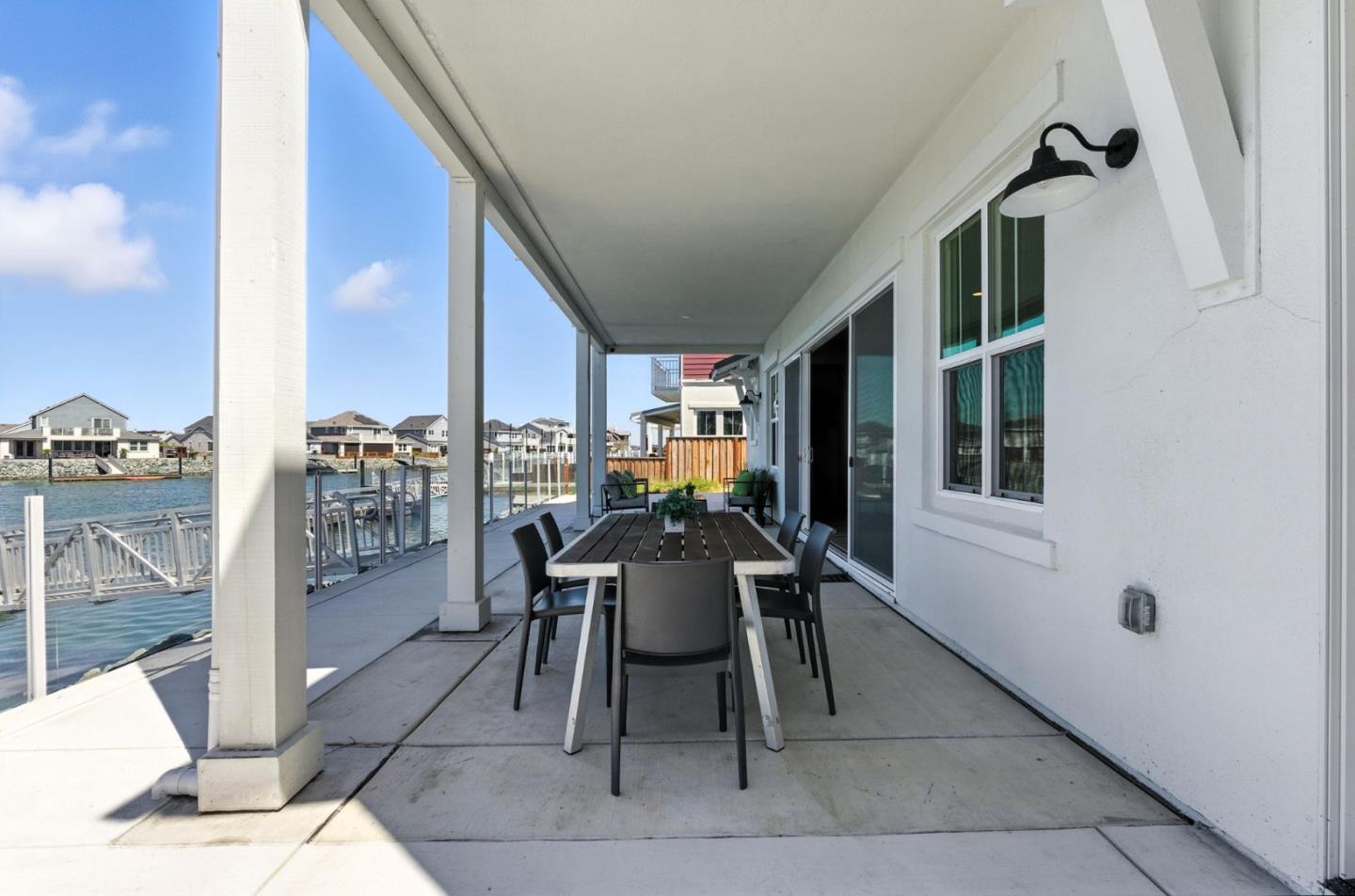 467 Halcyon Place