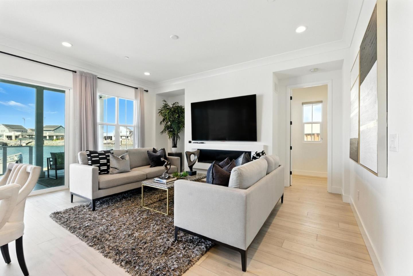 467 Halcyon Place