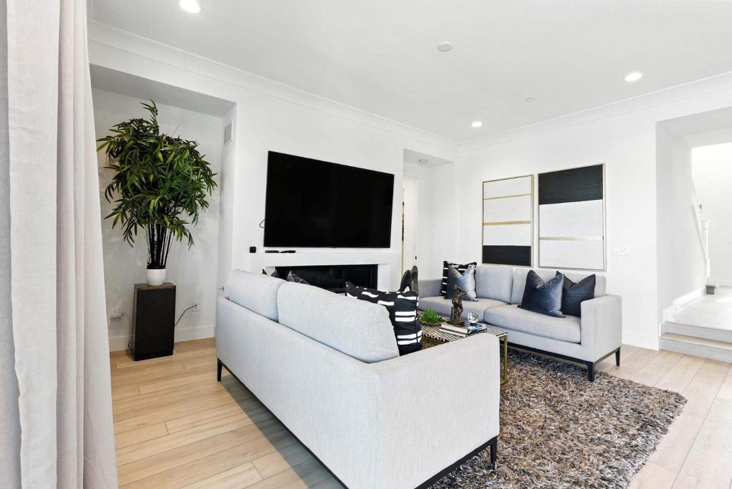 467 Halcyon Place