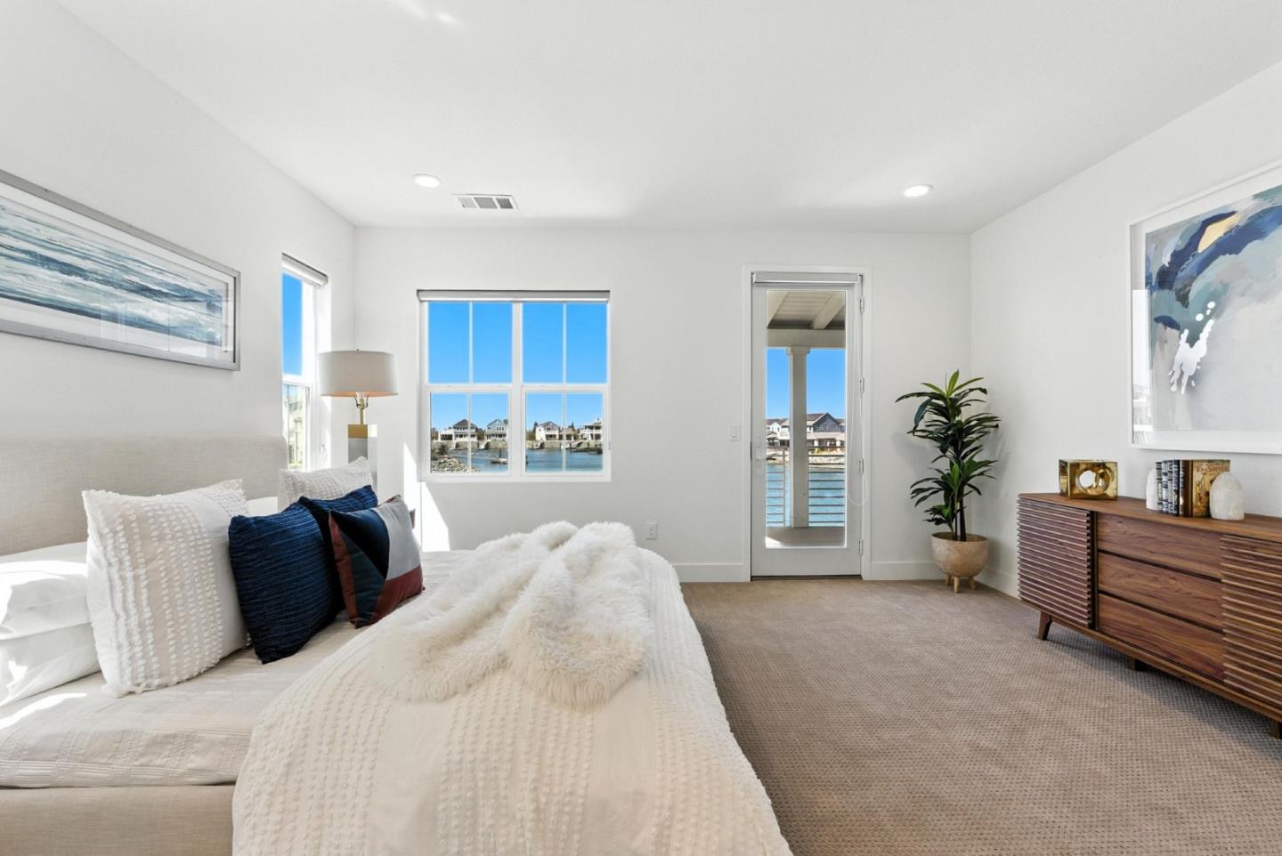 467 Halcyon Place