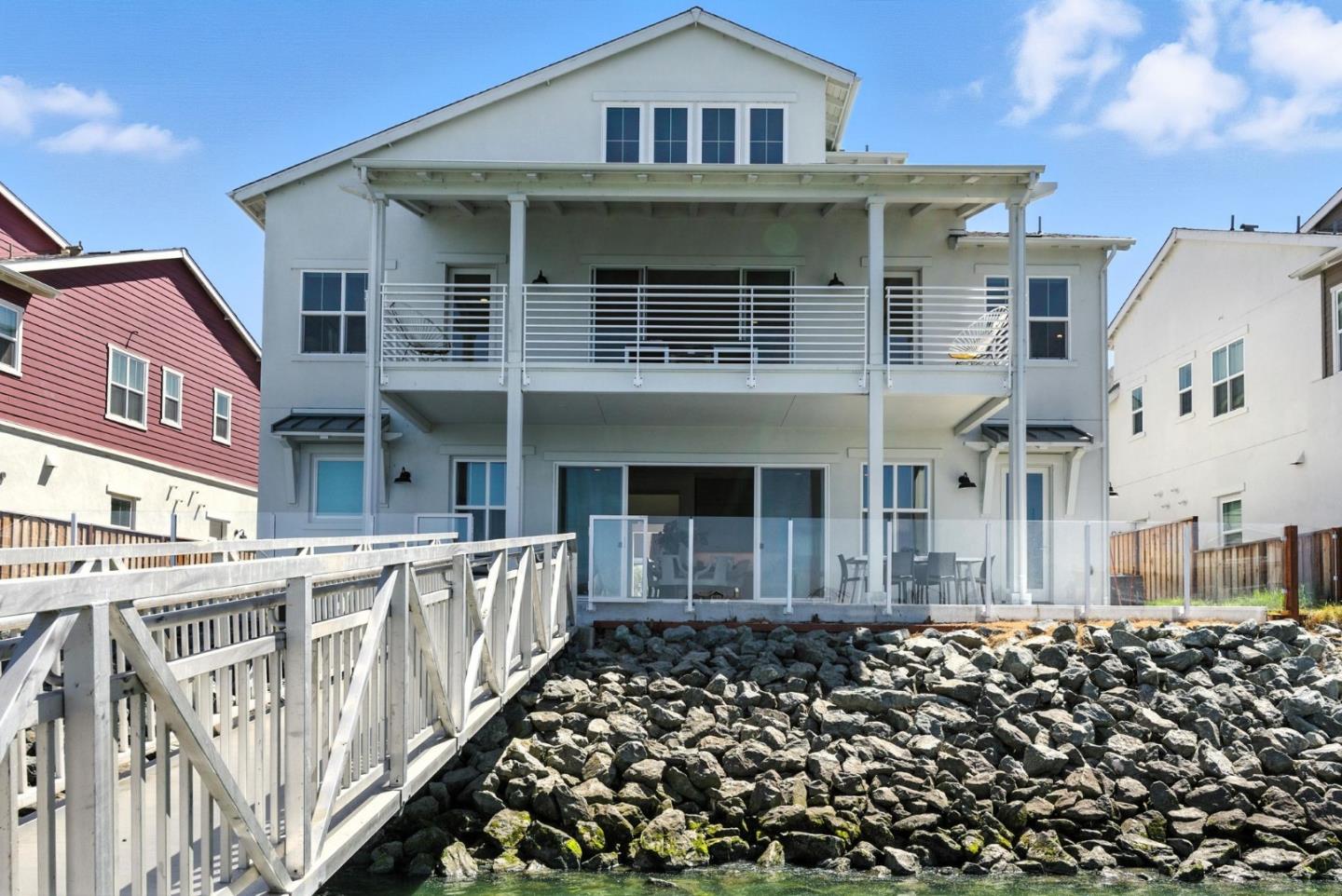 467 Halcyon Place