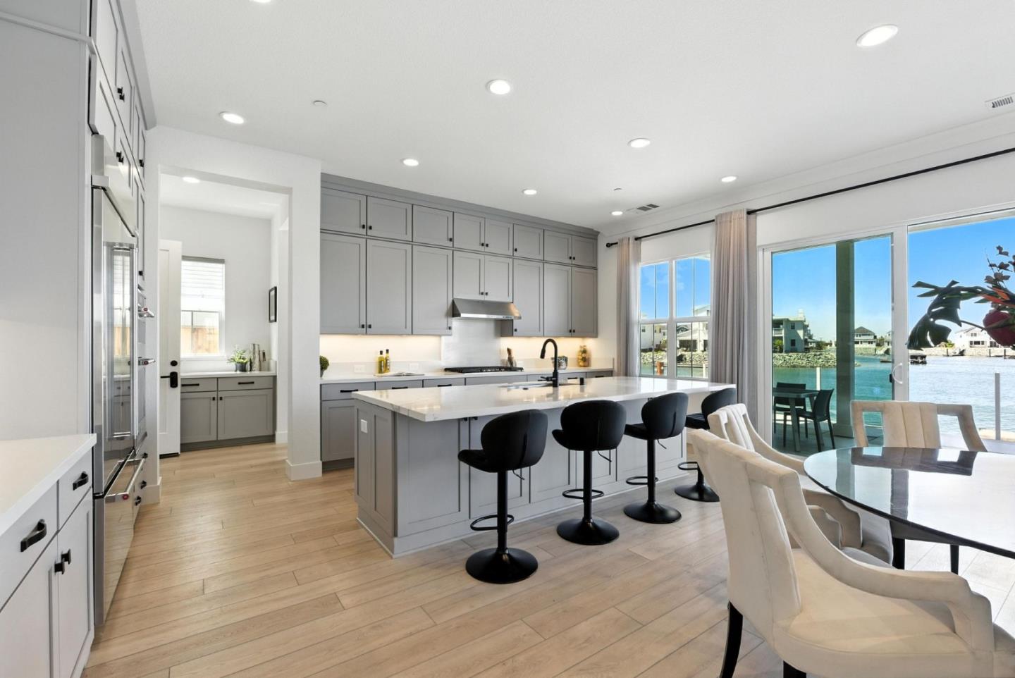 467 Halcyon Place
