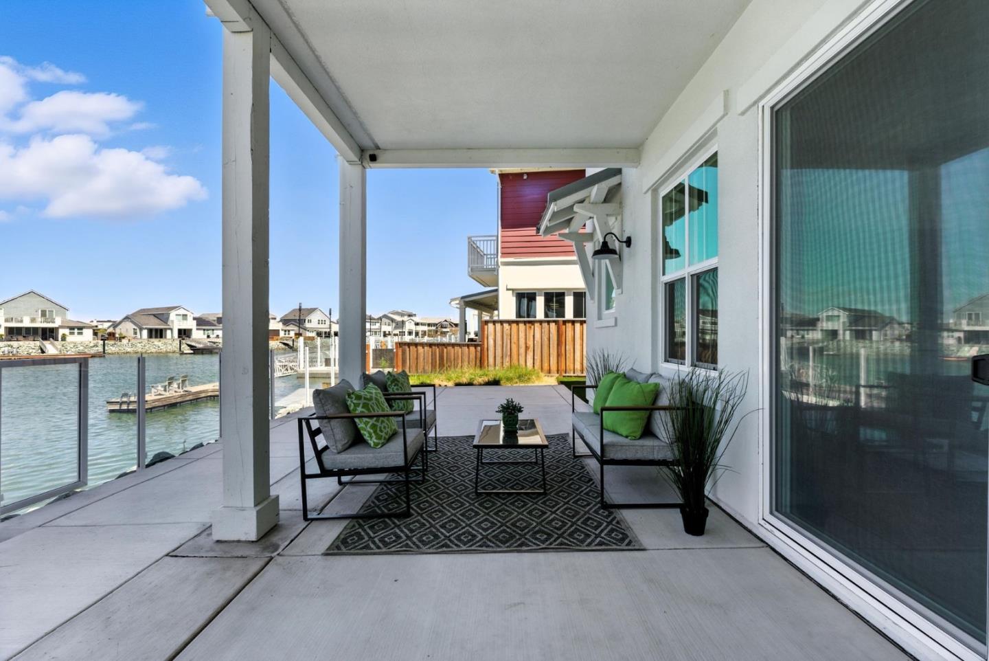 467 Halcyon Place