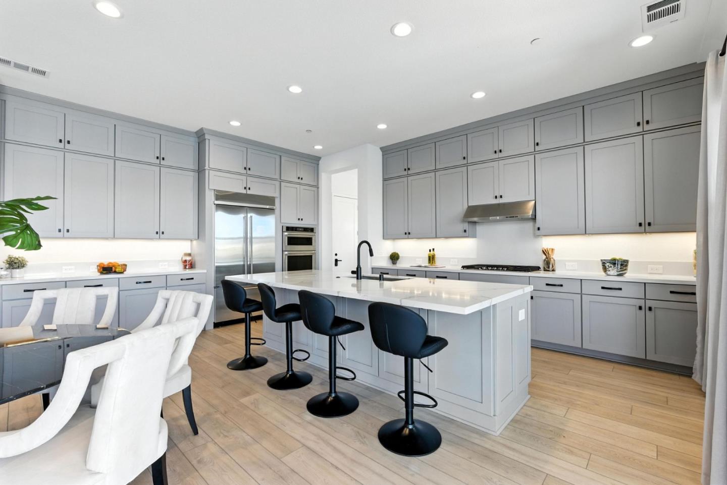 467 Halcyon Place