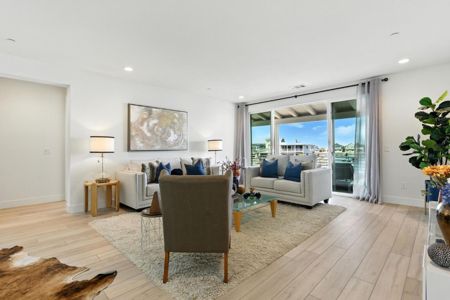 467 Halcyon Place