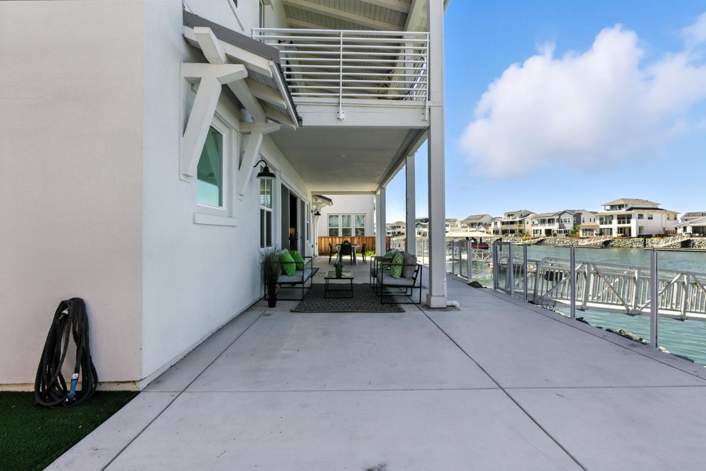 467 Halcyon Place