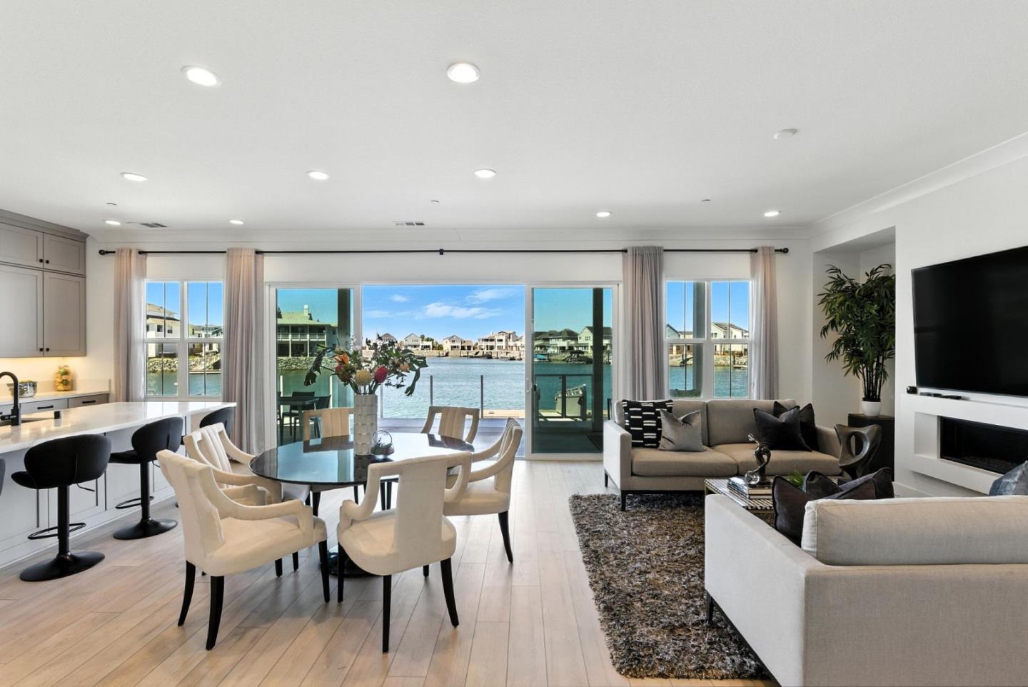 467 Halcyon Place