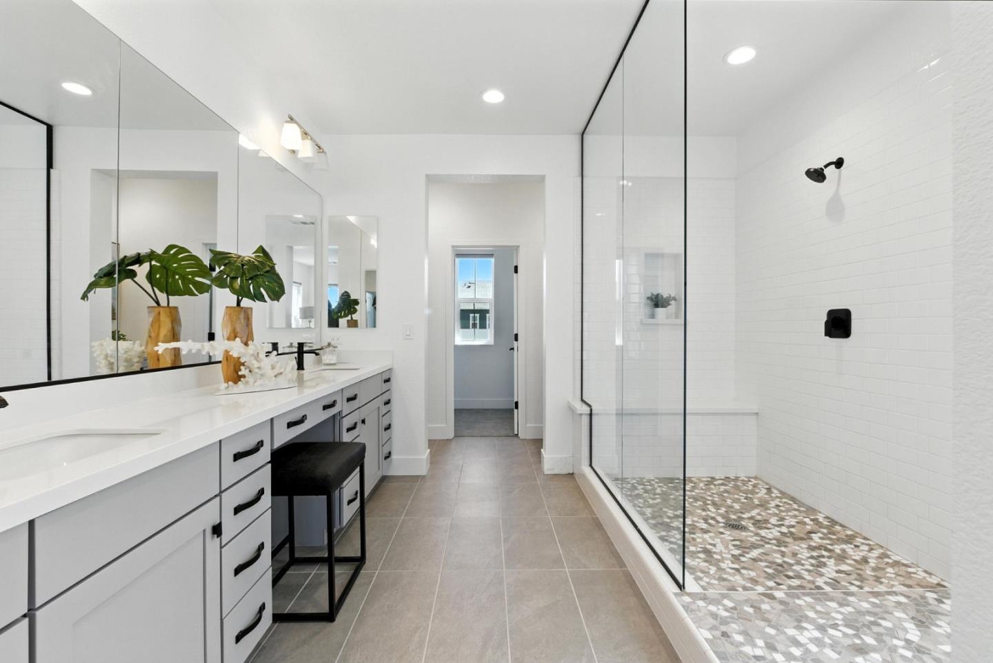 467 Halcyon Place