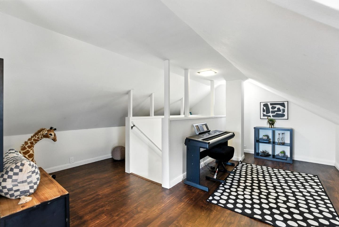 35 Mono Street
