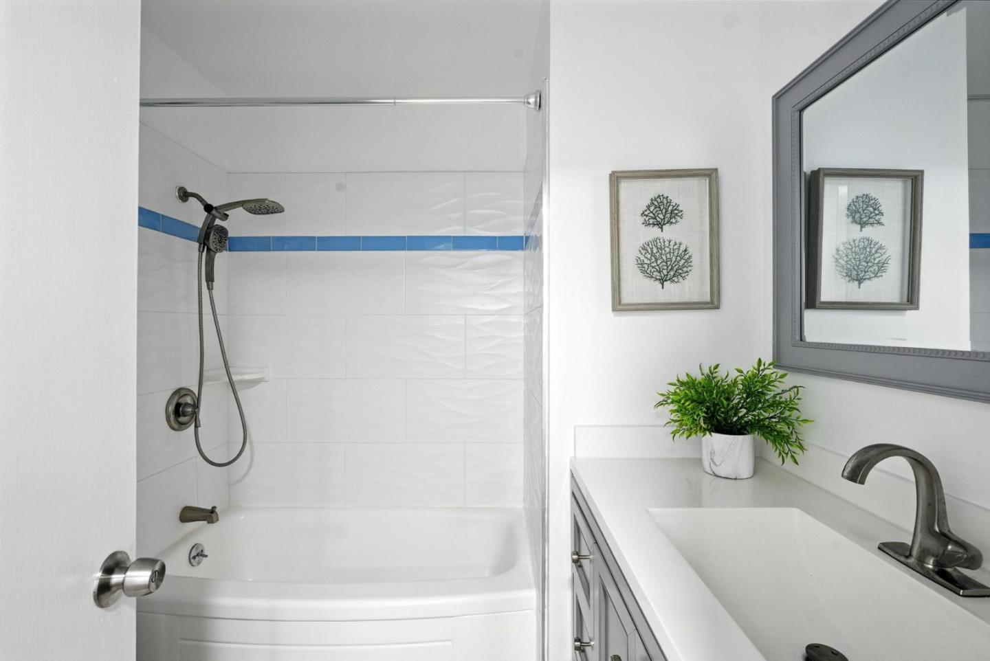 3015 Los Prados Street 114