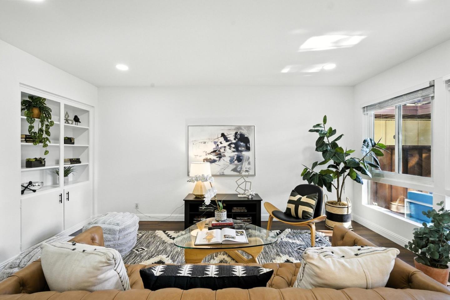 3015 Los Prados Street 114