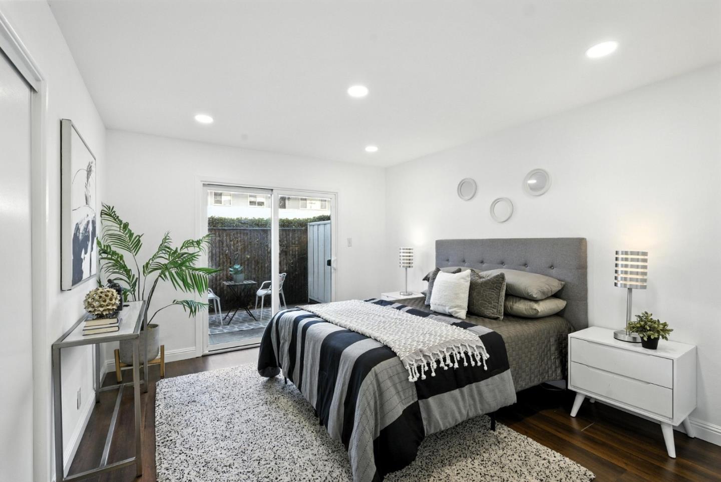 3015 Los Prados Street 114