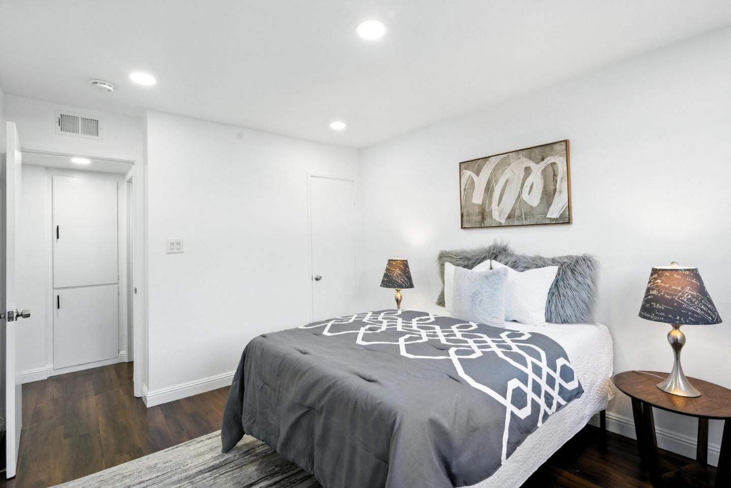 3015 Los Prados Street 114