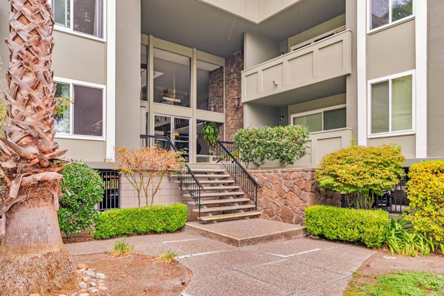 1458 Hudson Street 202