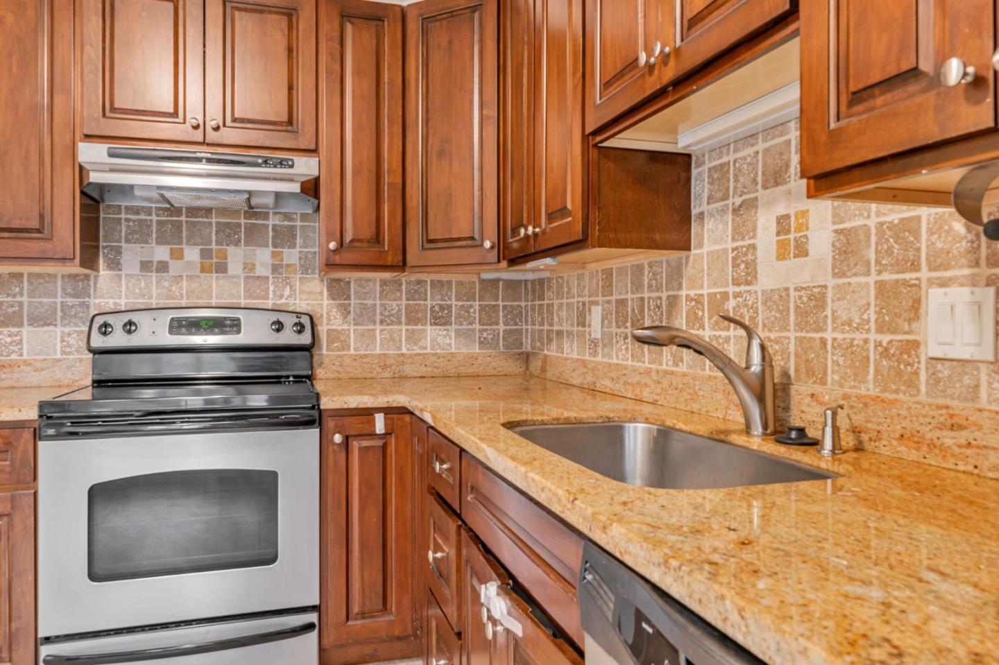 1458 Hudson Street 202