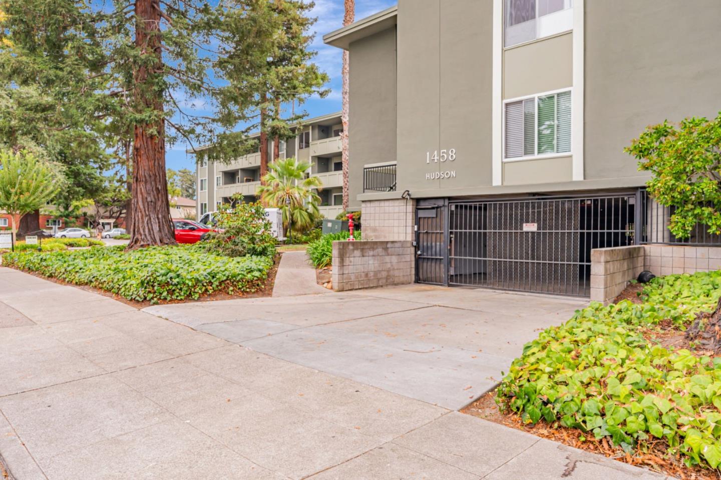 1458 Hudson Street 202