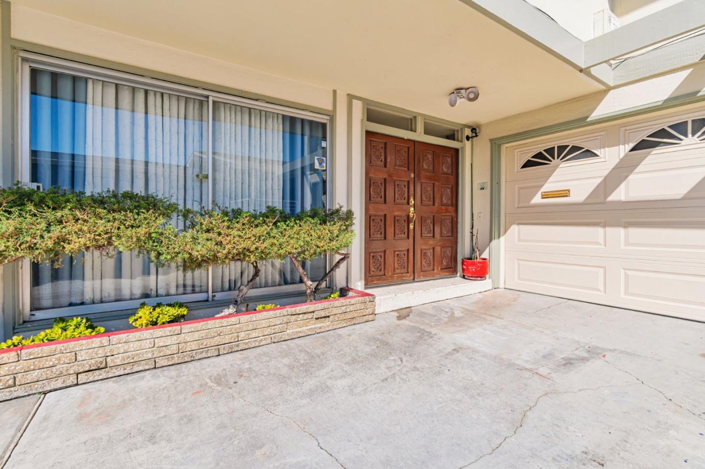 2410 Bantry Lane