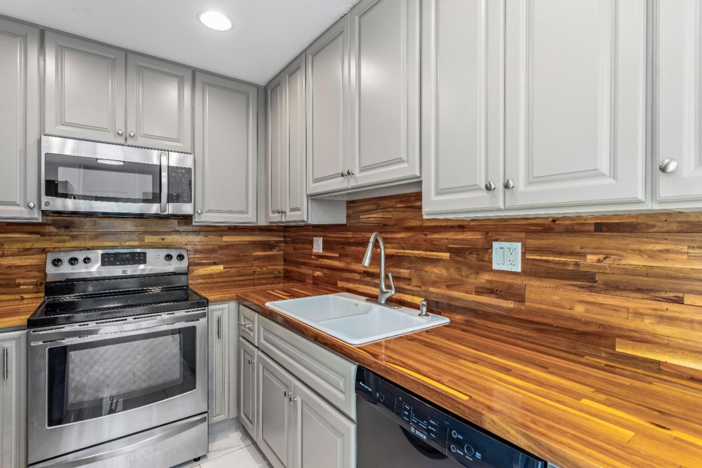 5510 Armitos Avenue 1