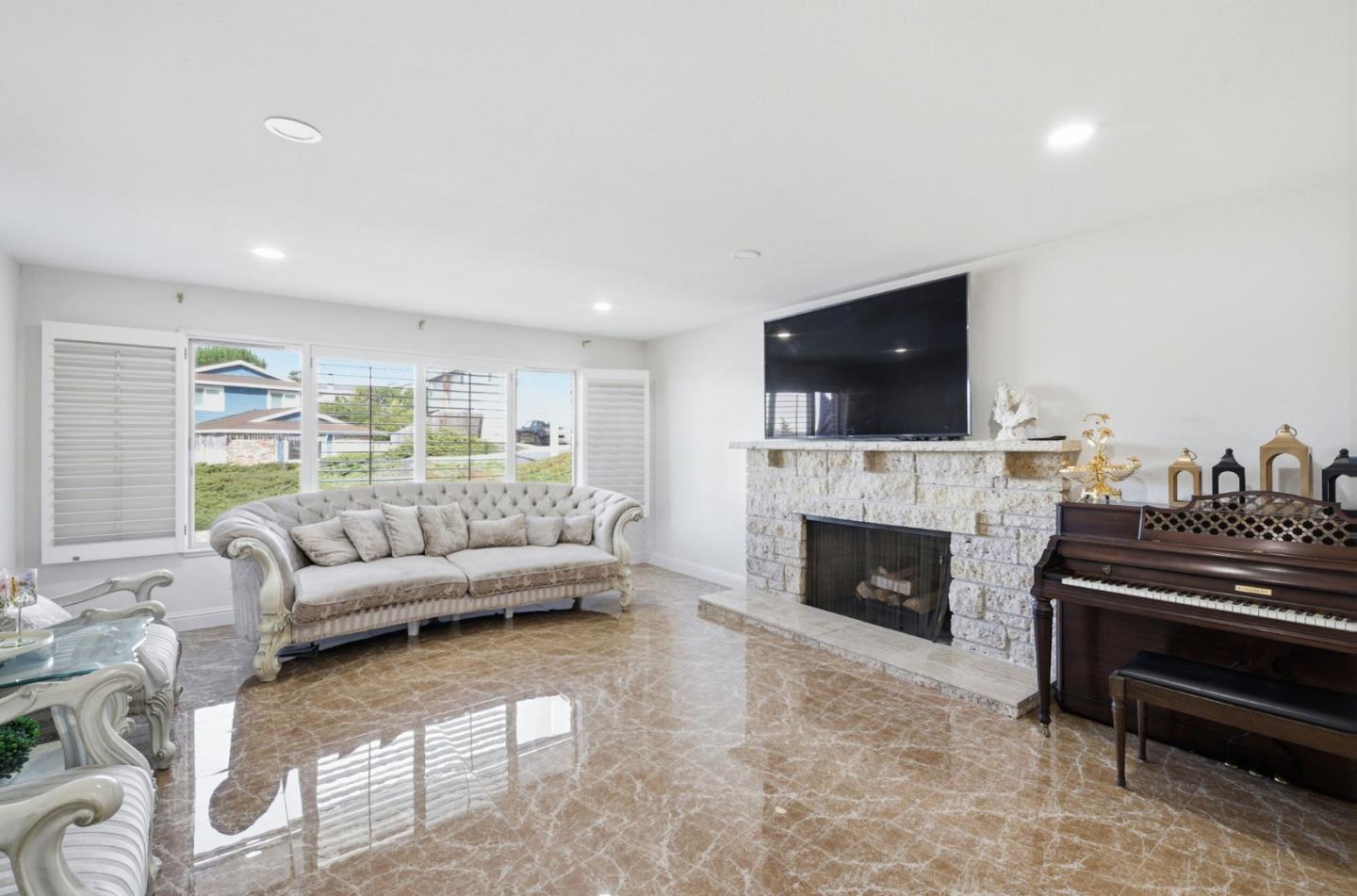 26918 Claiborne Court