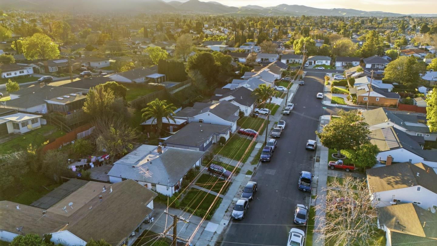 2744 Capistrano Street