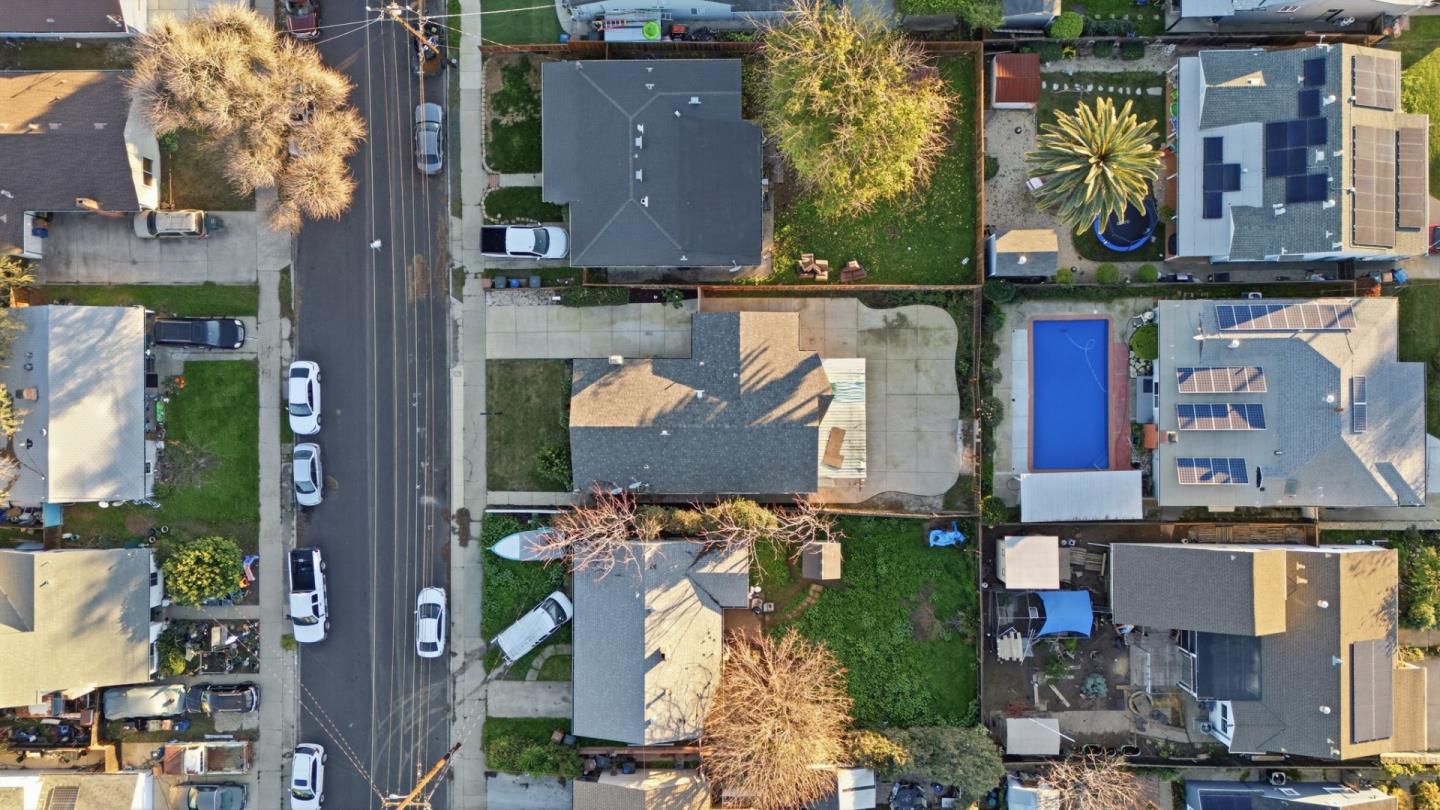 2744 Capistrano Street