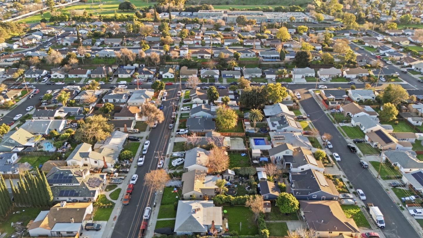 2744 Capistrano Street