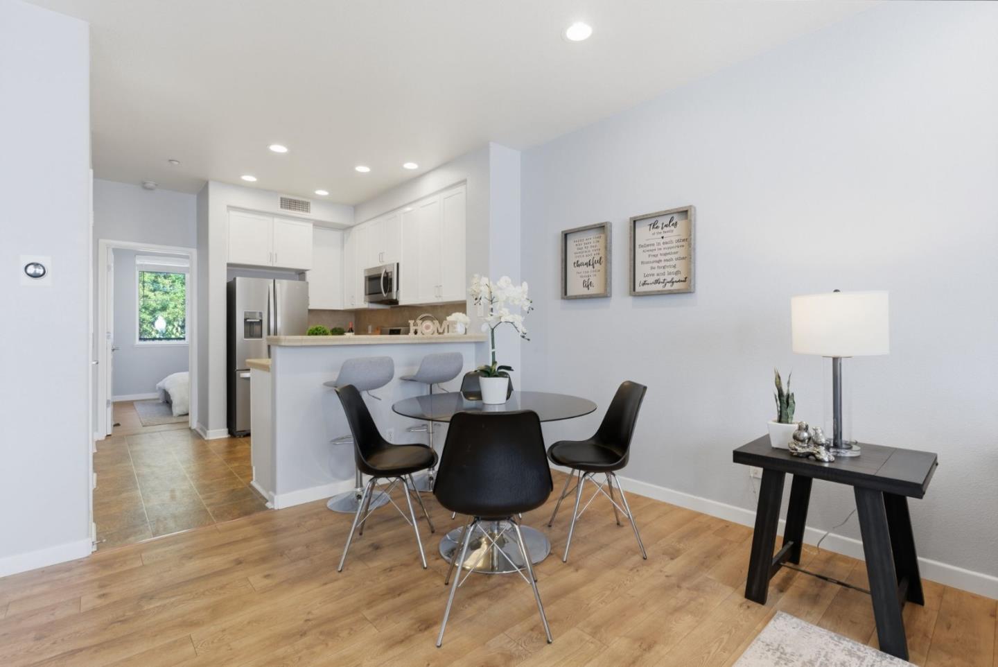 22873 Kingsford Way
