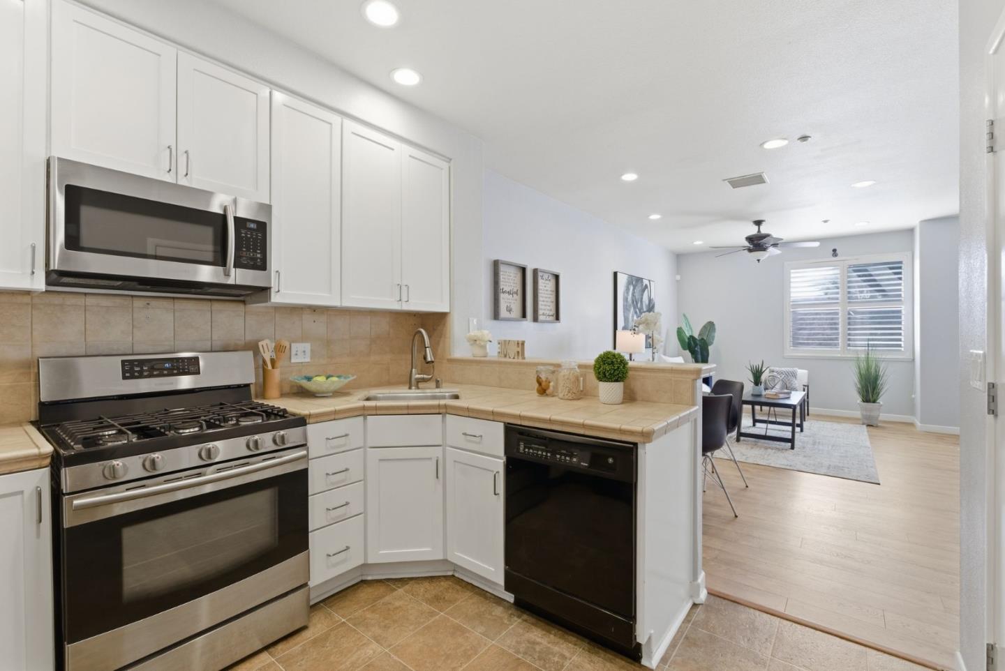 22873 Kingsford Way