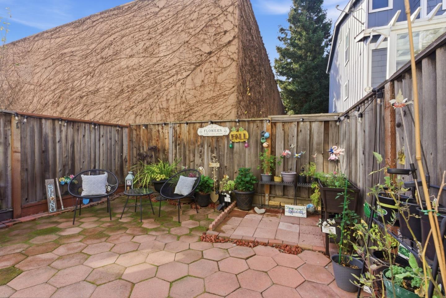 22873 Kingsford Way