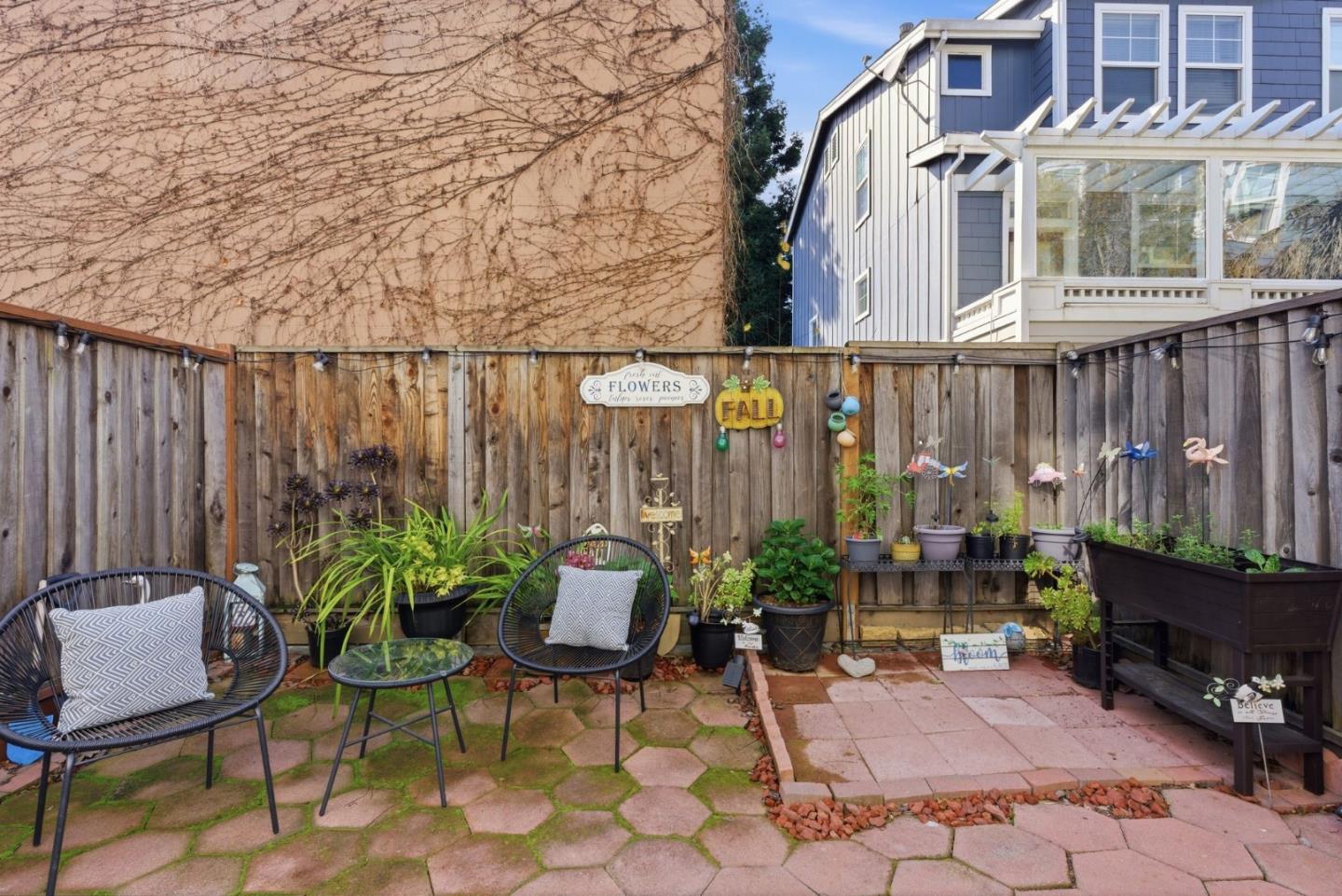 22873 Kingsford Way