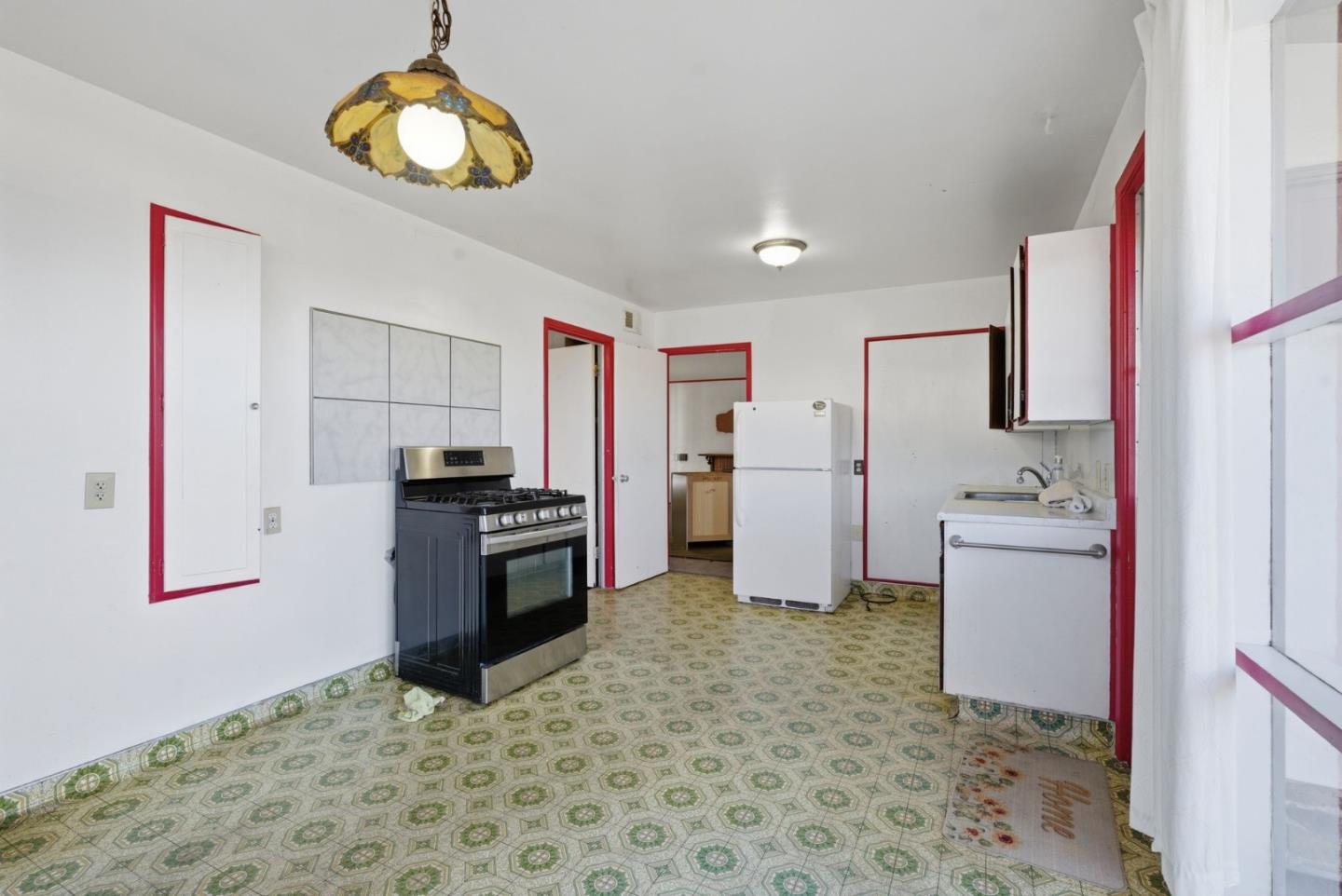 1709 Hillside Boulevard