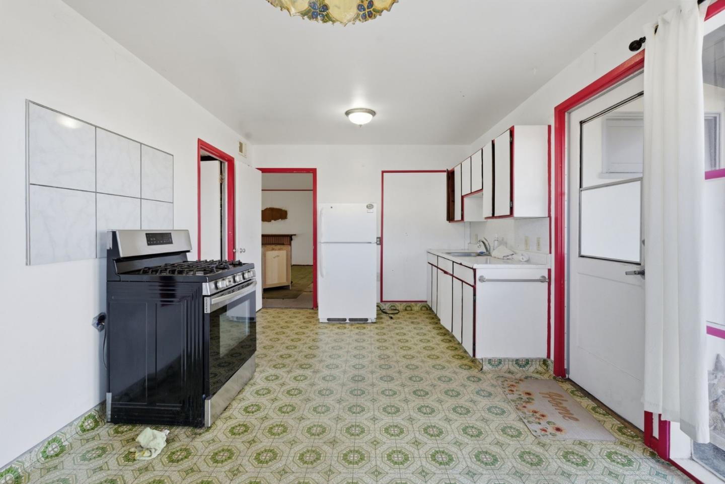 1709 Hillside Boulevard