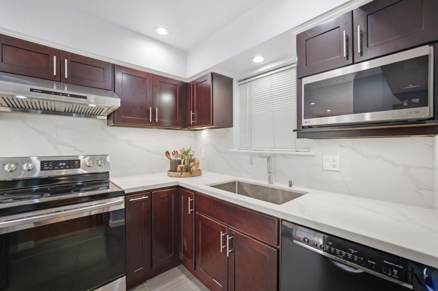 711 South Bayshore Boulevard 6