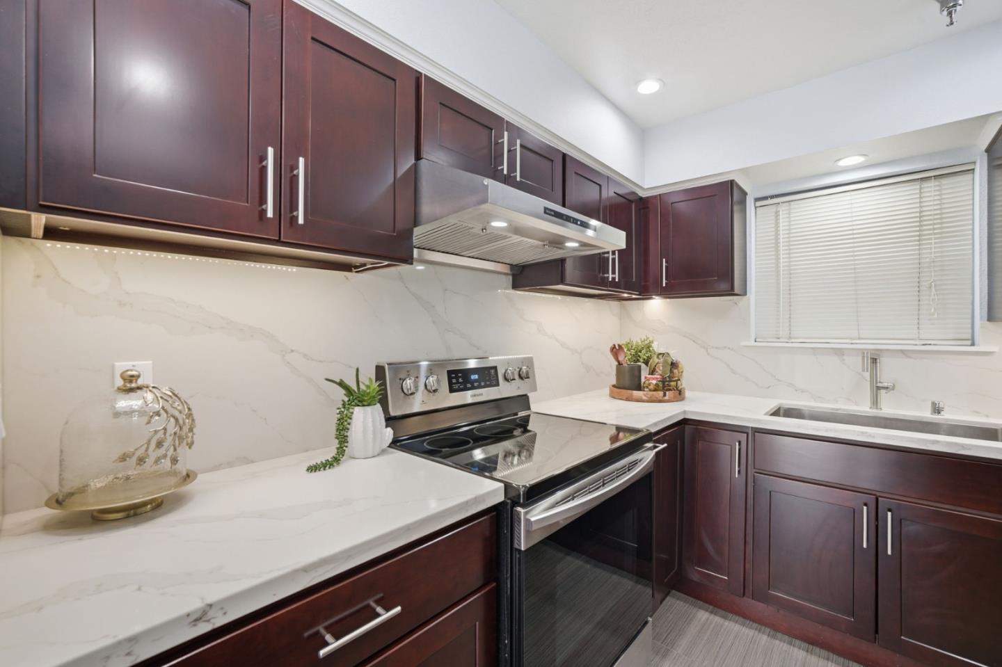 711 South Bayshore Boulevard 6