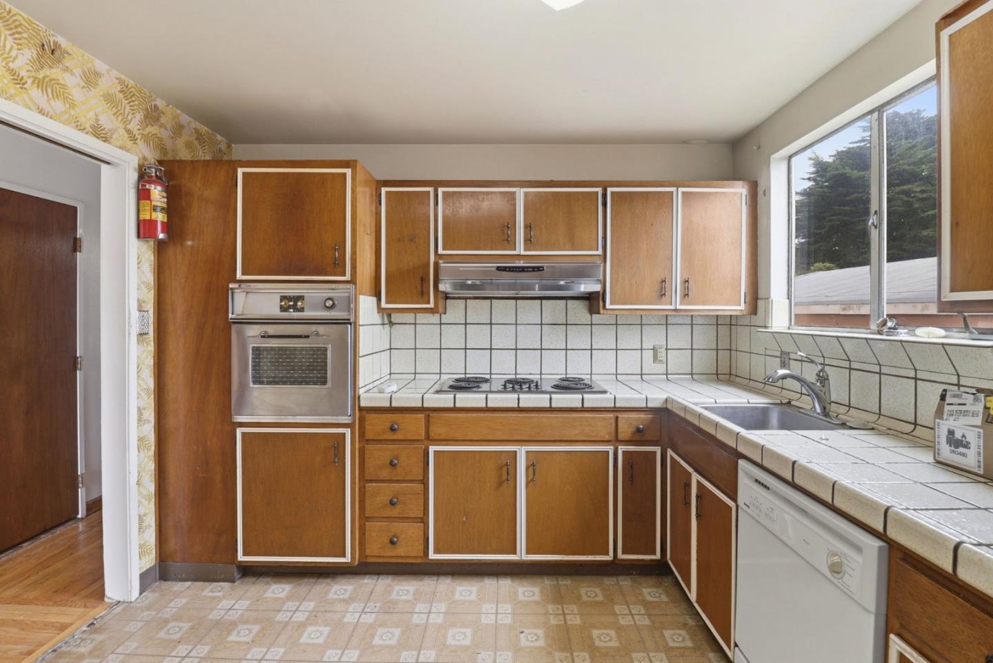 1033 Skyline DR