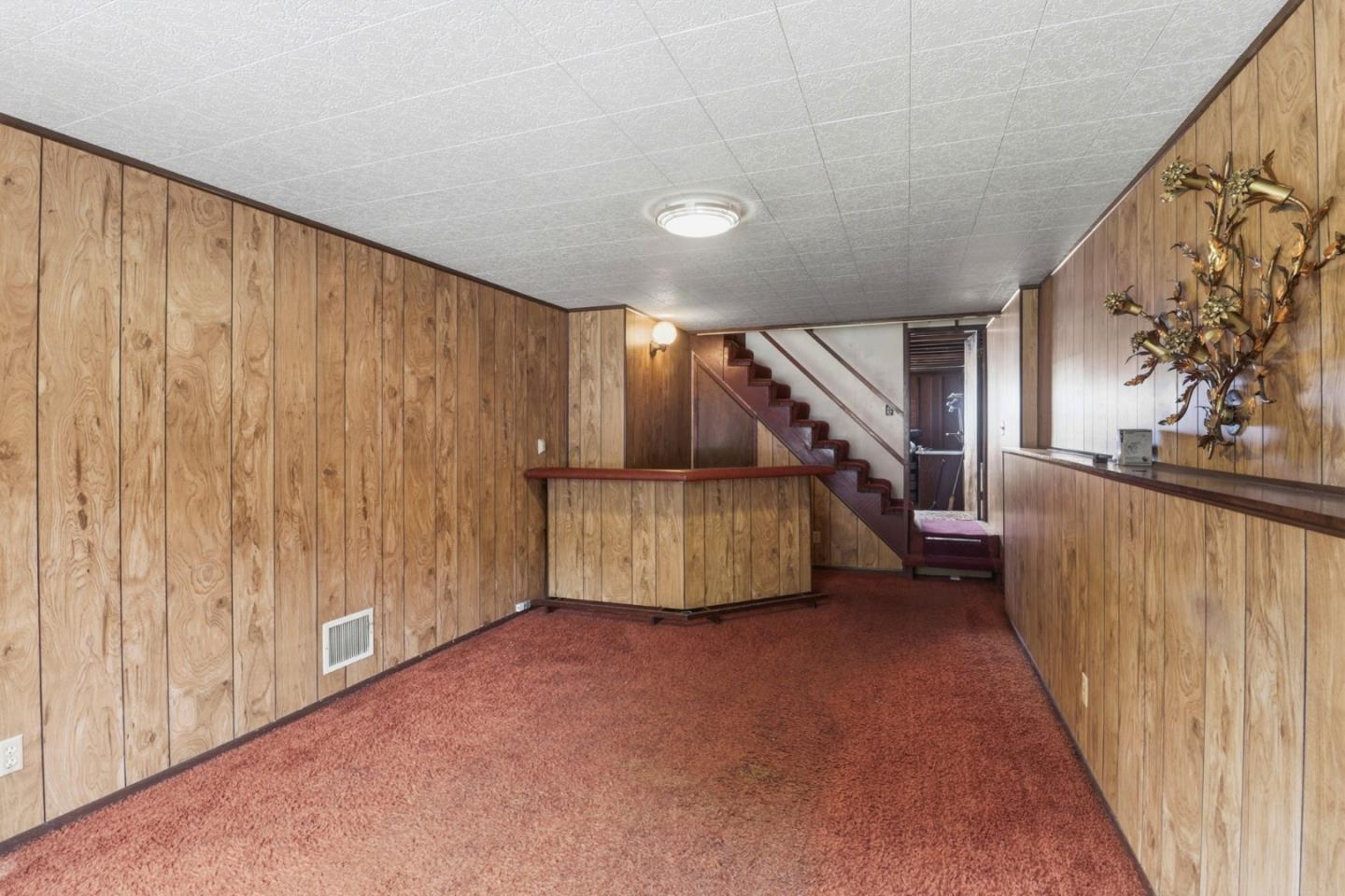 1033 Skyline DR