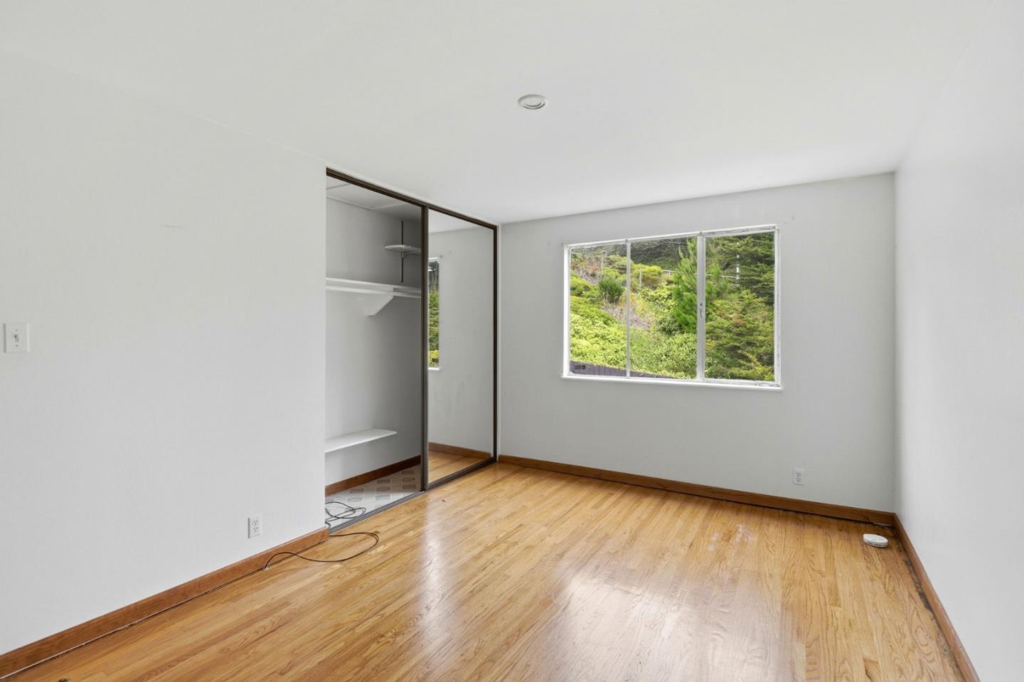 1033 Skyline DR