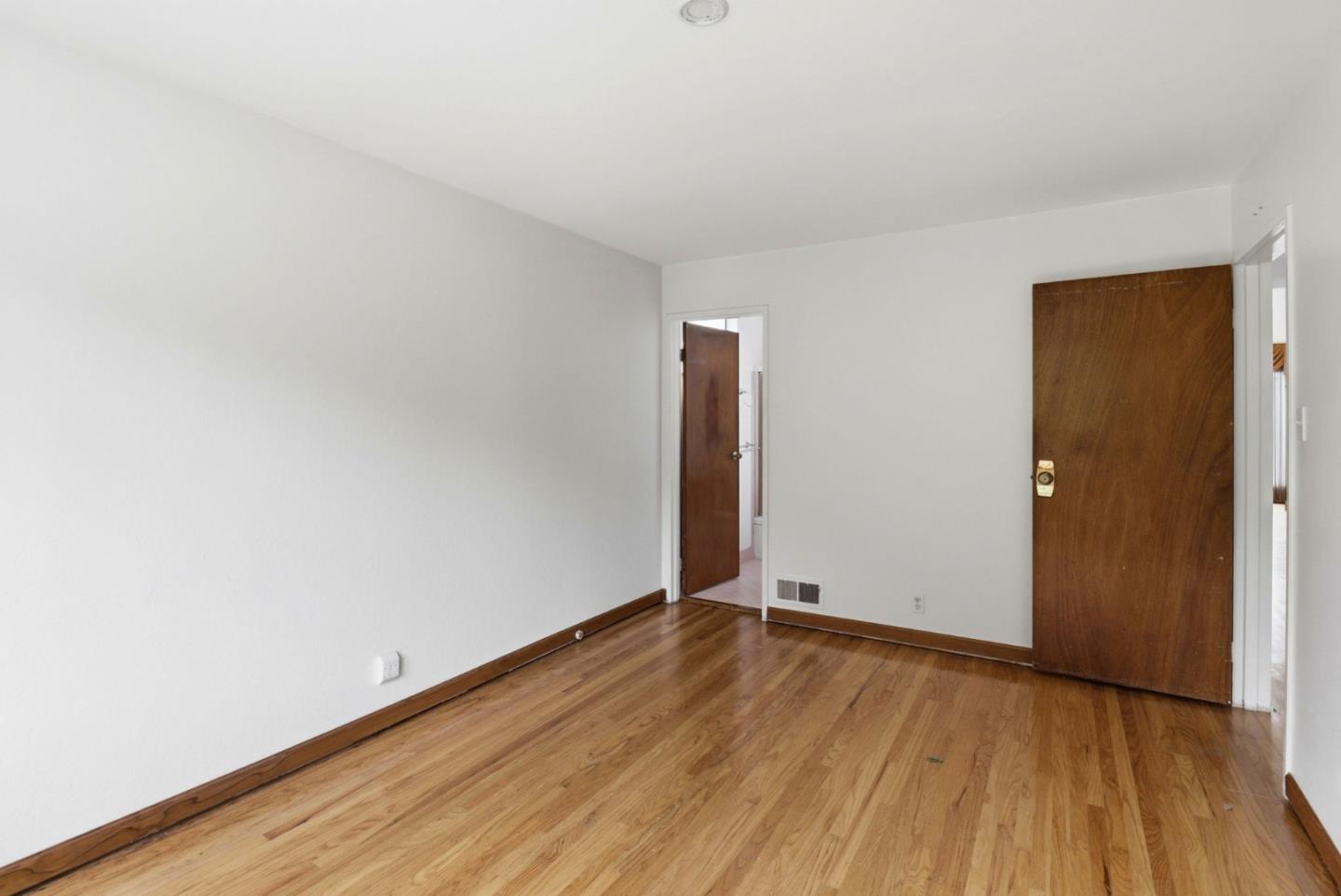 1033 Skyline DR
