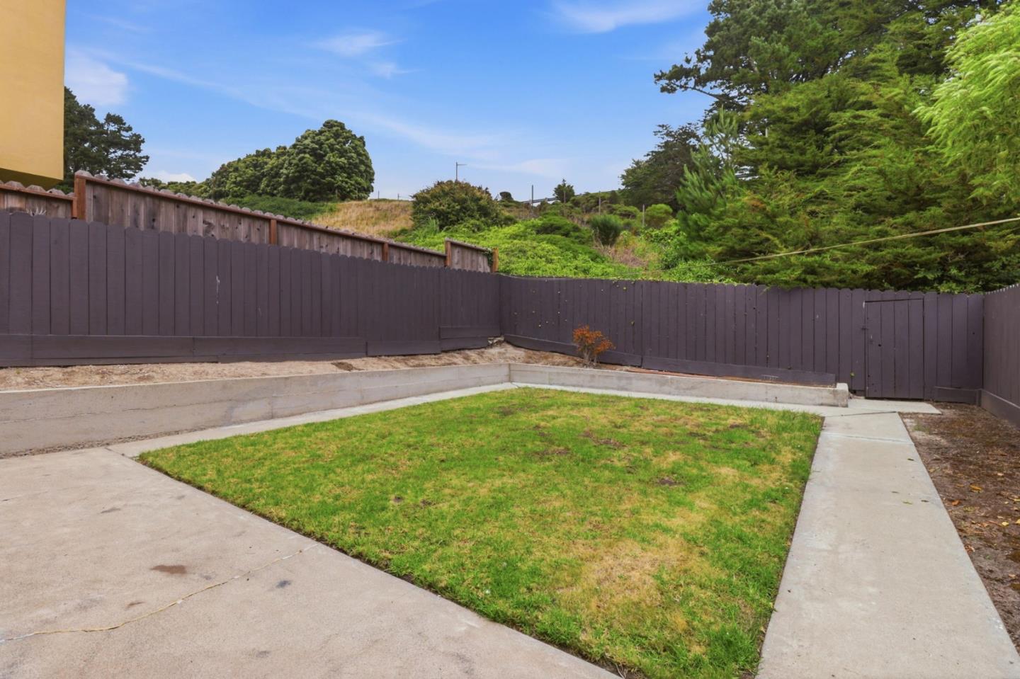 1033 Skyline DR