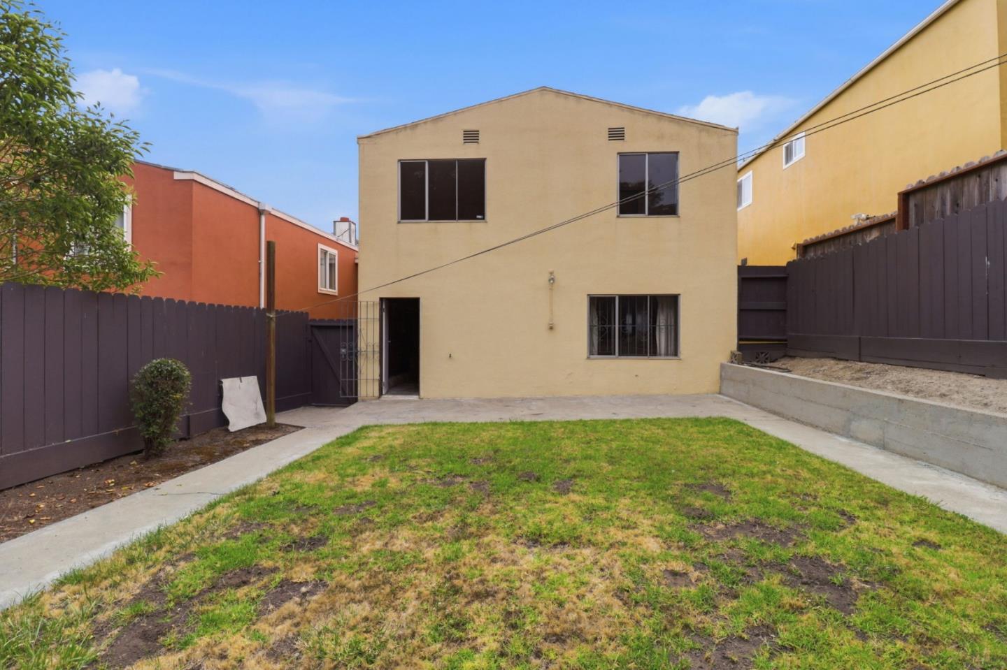 1033 Skyline DR