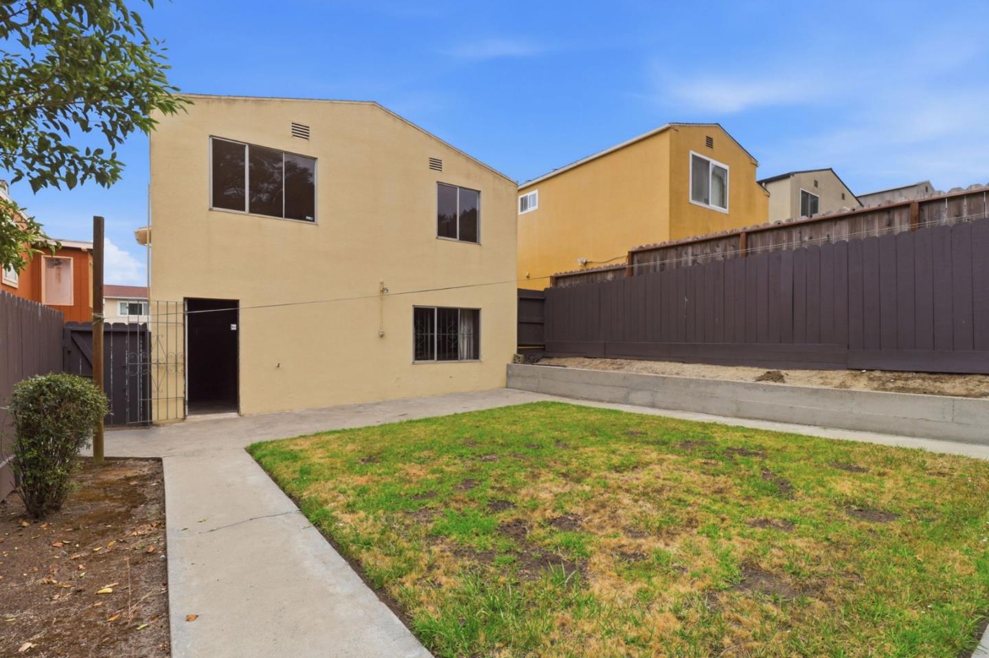 1033 Skyline DR