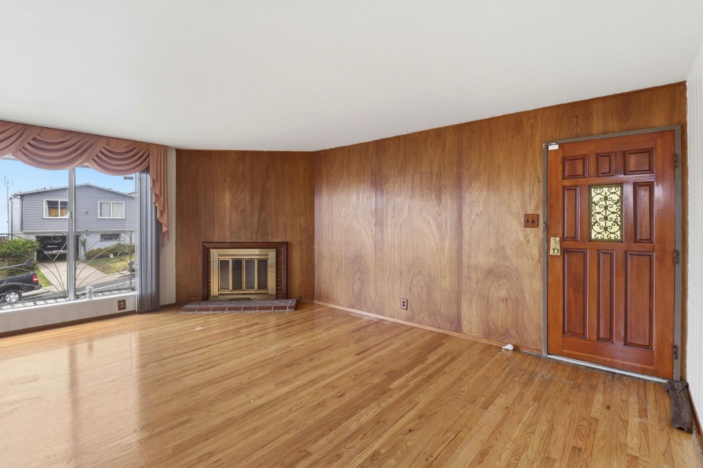 1033 Skyline DR