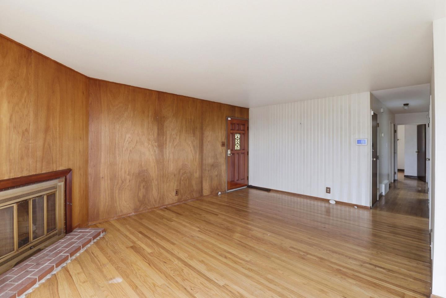 1033 Skyline DR