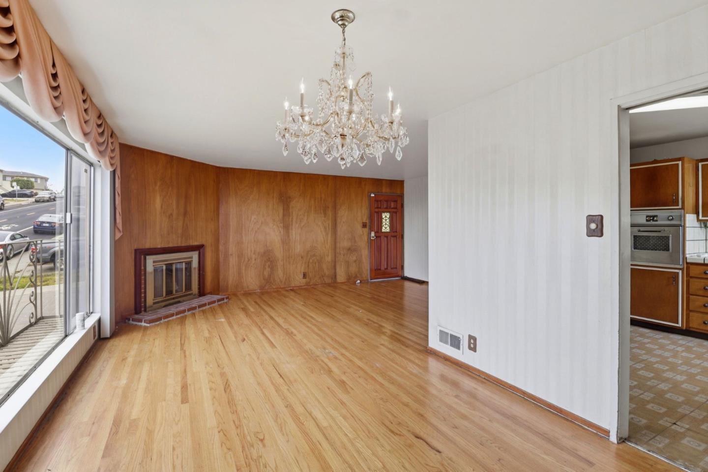 1033 Skyline DR